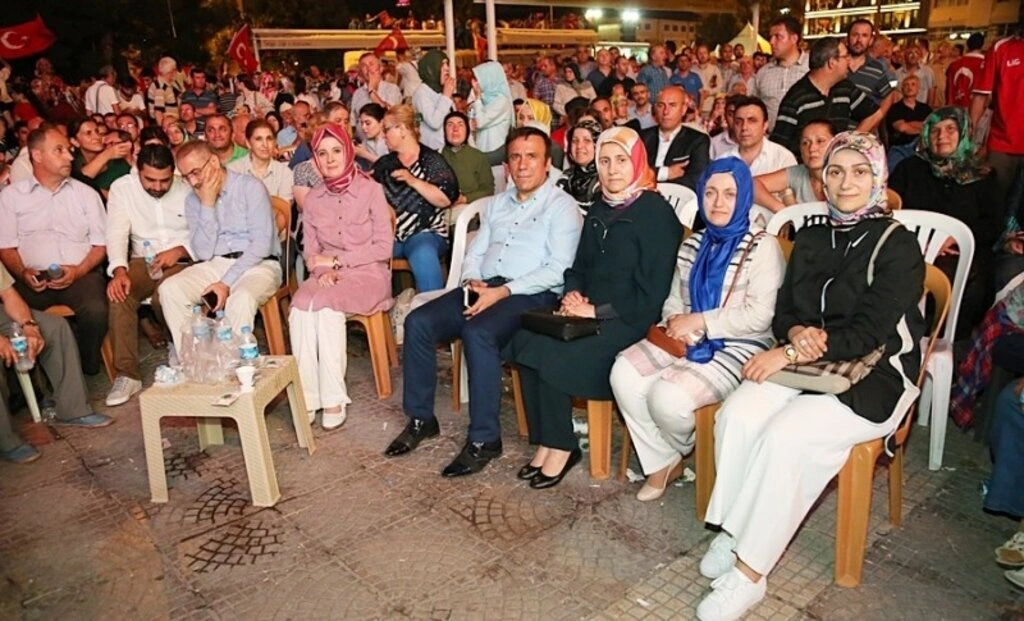 Türkiye'de dimdik duran Başkomutan Erdoğan var - Resim 2