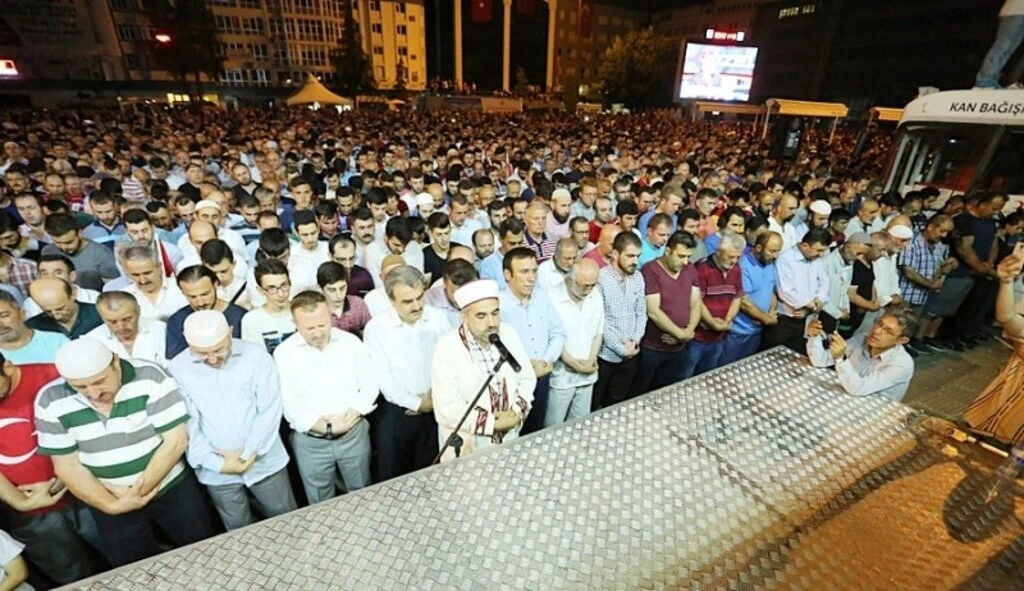 Türkiye'de dimdik duran Başkomutan Erdoğan var - Resim 3