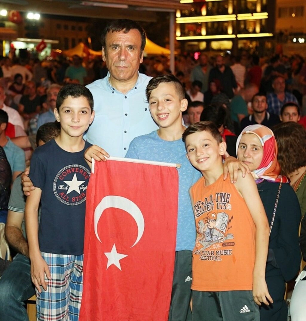 Türkiye'de dimdik duran Başkomutan Erdoğan var - Resim 5