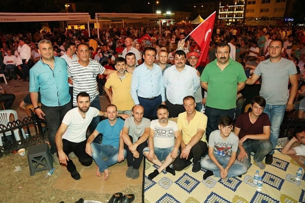 Türkiye'de dimdik duran Başkomutan Erdoğan var - Resim 7