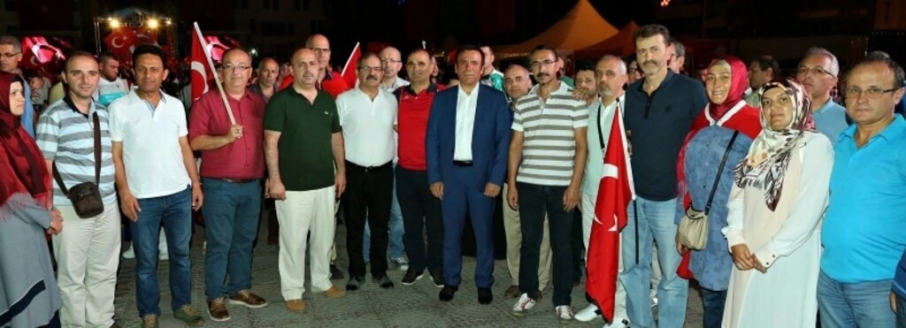 Canik Belediye Başkanı Osman Genç Demokrasi nöbeti - Resim 5