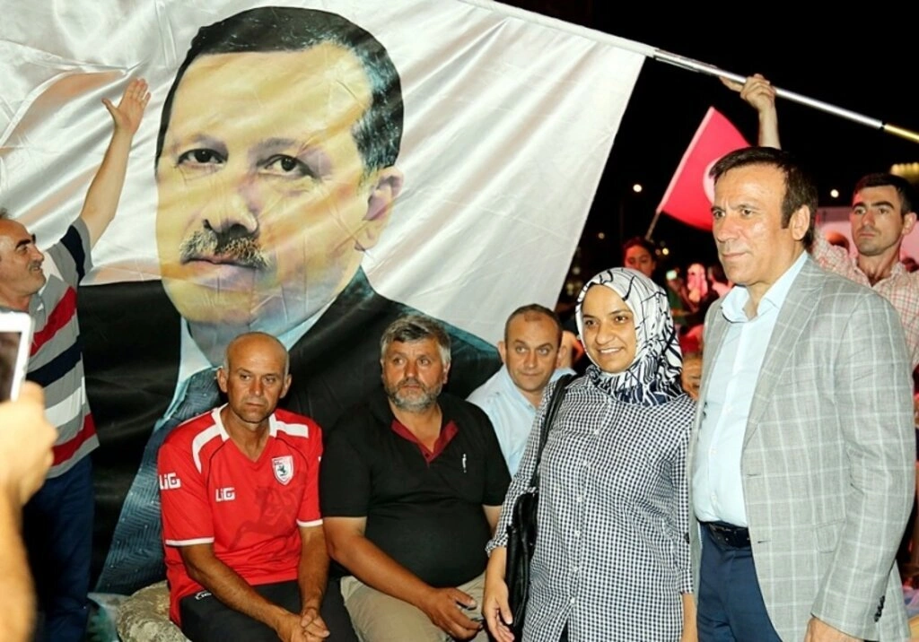 Genç ailesi demokrasi nöbetinde - Resim 4