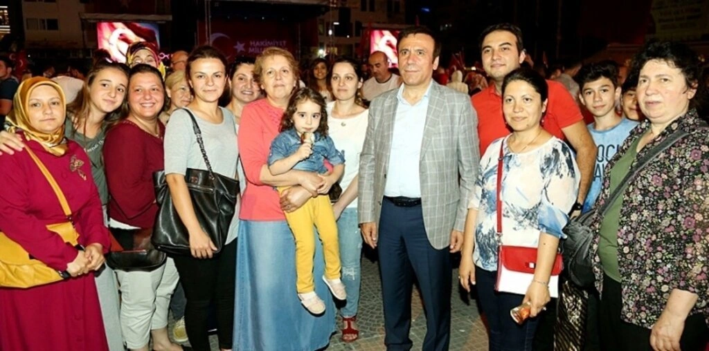 Genç ailesi demokrasi nöbetinde - Resim 8