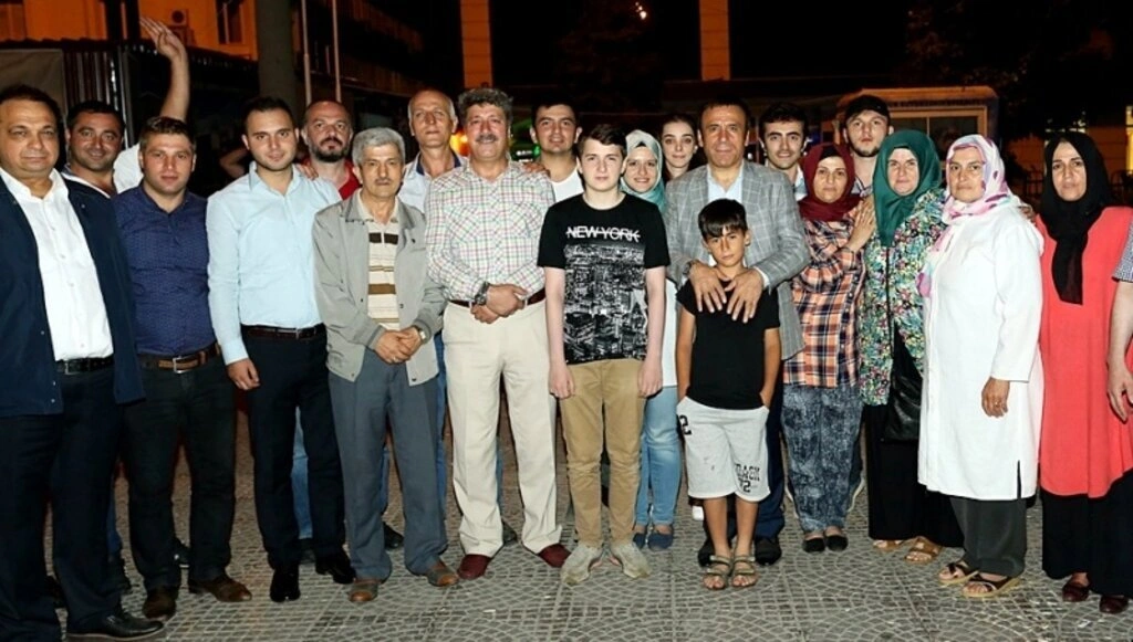 Genç ailesi demokrasi nöbetinde - Resim 14