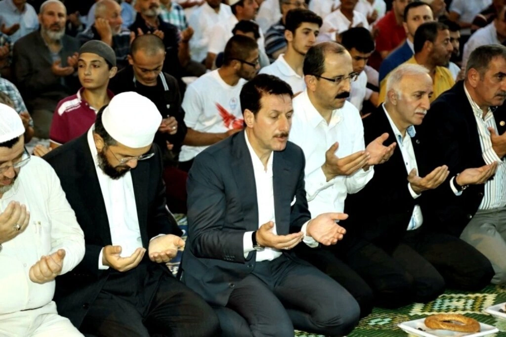 İlkadım Belediyesi Cuma sabah namazı - Resim 1