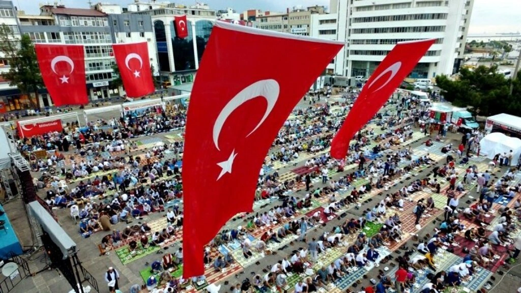 İlkadım Belediyesi Cuma sabah namazı - Resim 5