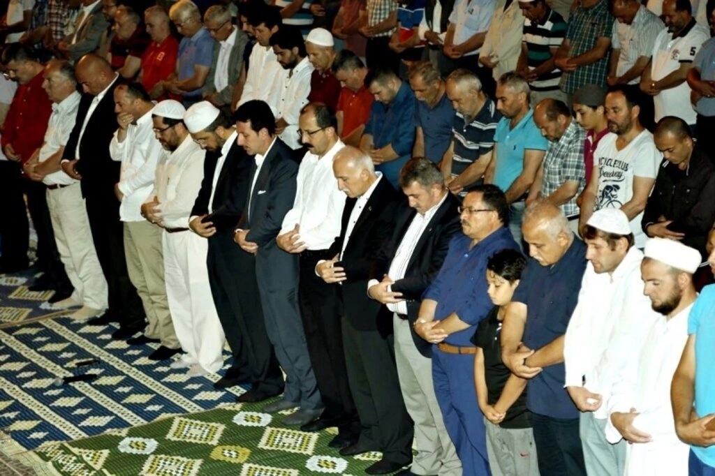 İlkadım Belediyesi Cuma sabah namazı - Resim 6