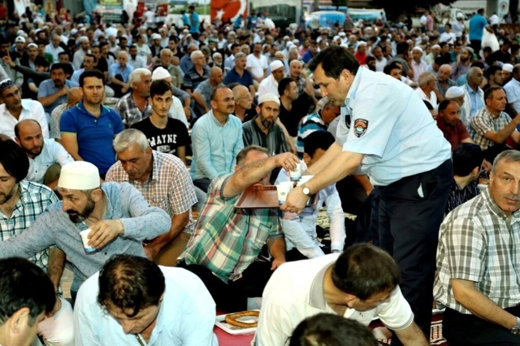 İlkadım Belediyesi Cuma sabah namazı - Resim 8