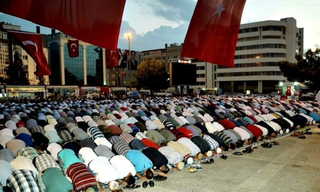 İlkadım Belediyesi Cuma sabah namazı - Resim 10