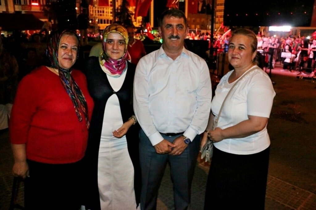 Milletvekili Köktaş demokrasi nöbeti resimleri - Resim 6