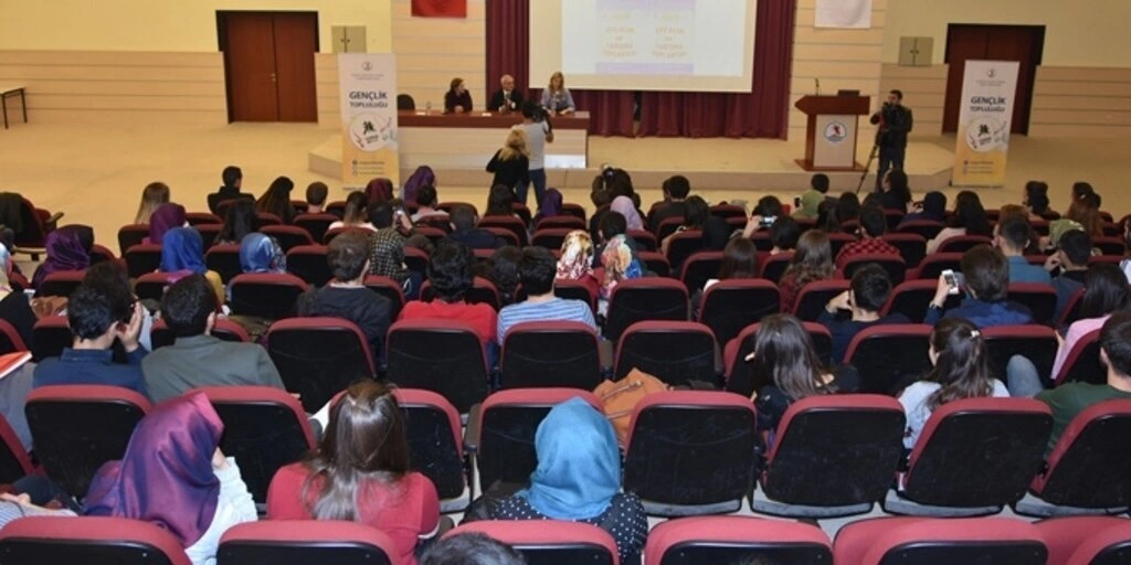 Kim bu güzel oyuncu - Resim 3
