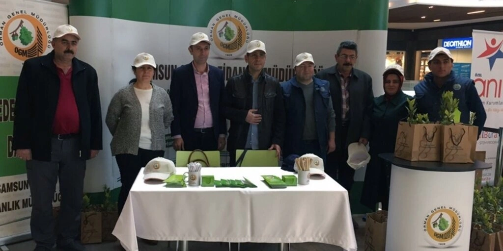 Samsun Orman Fidanlık Müdürlüğü Piazza AVM'de fidan dağıttı - Resim 3