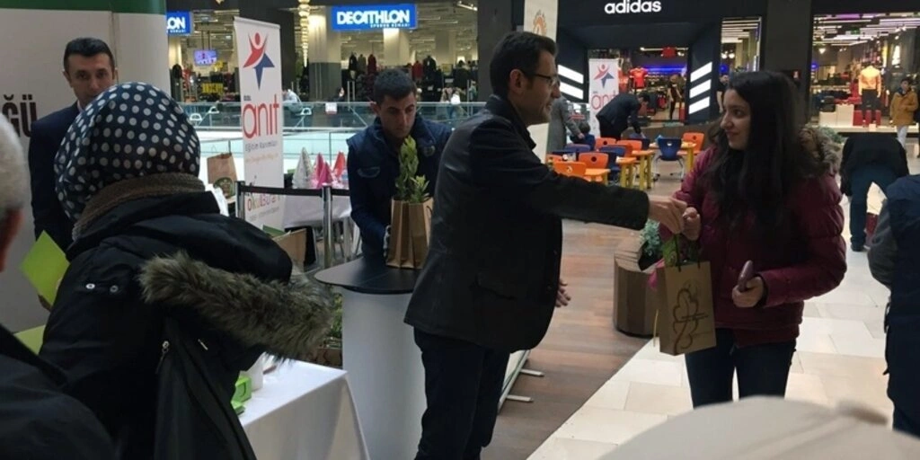 Samsun Orman Fidanlık Müdürlüğü Piazza AVM'de fidan dağıttı - Resim 6
