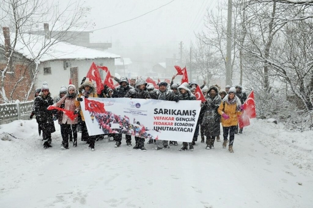 OMÜ'lü öğrenciler Ladik Akdağ'da Sarıkamış Şehitleri'ni andılar - Resim 1