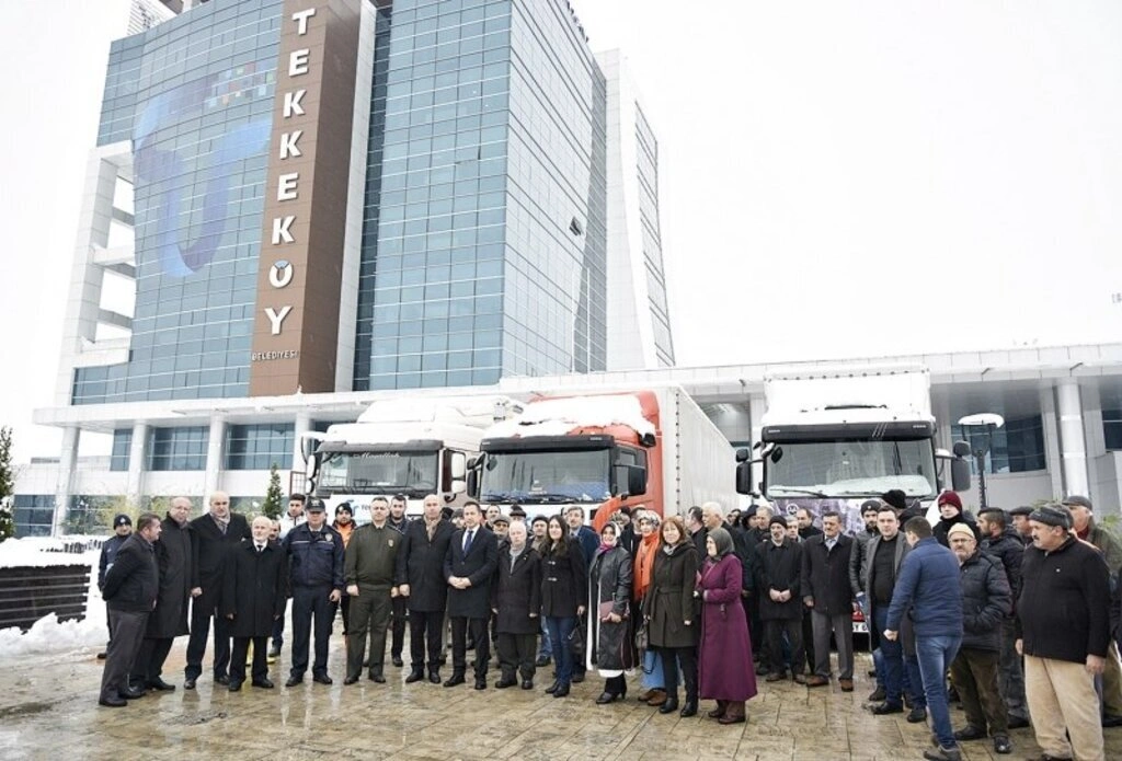Tekkeköy yardım tırlarını dualarla uğurlandı - Resim 3