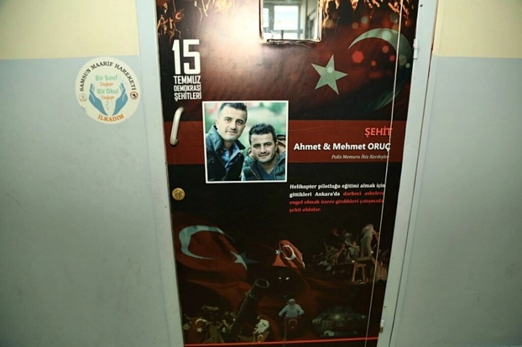İlkadım'daki sınıf kapıları Türk Bayrakları ve 15 Temmuz Kahramanları ile süslendi - Resim 7
