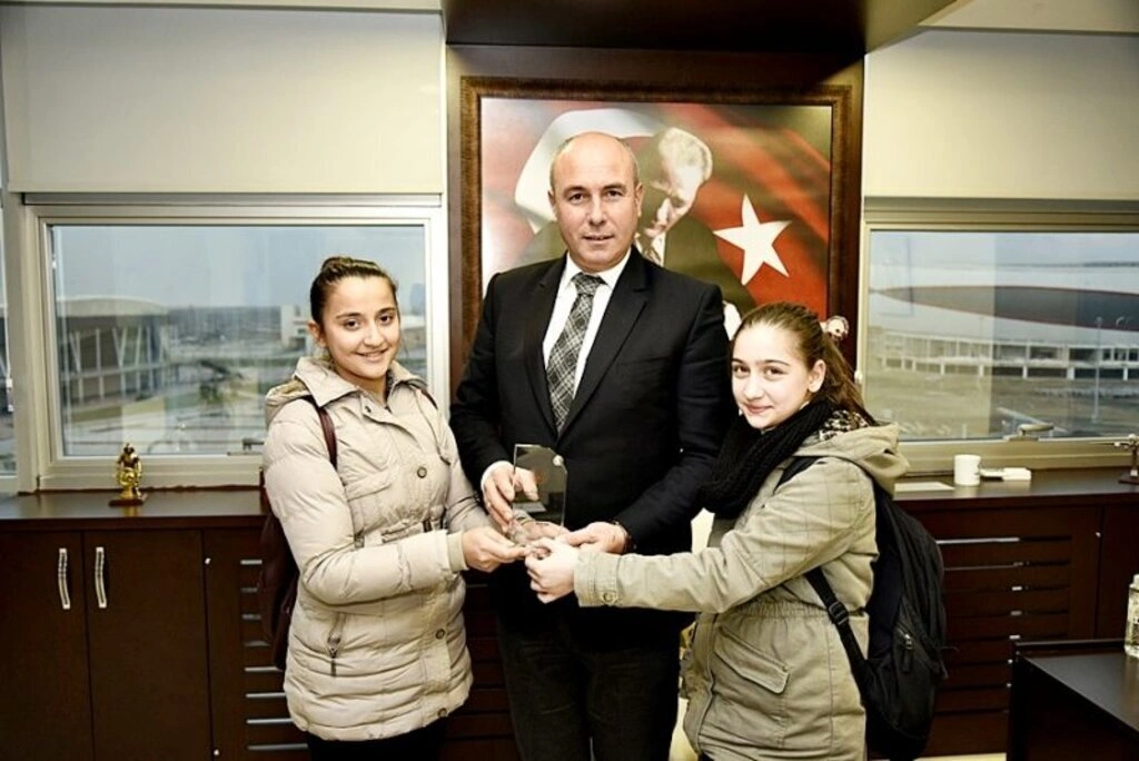 Başkan Hasan Togar öğrencileri kutladı - Resim 1