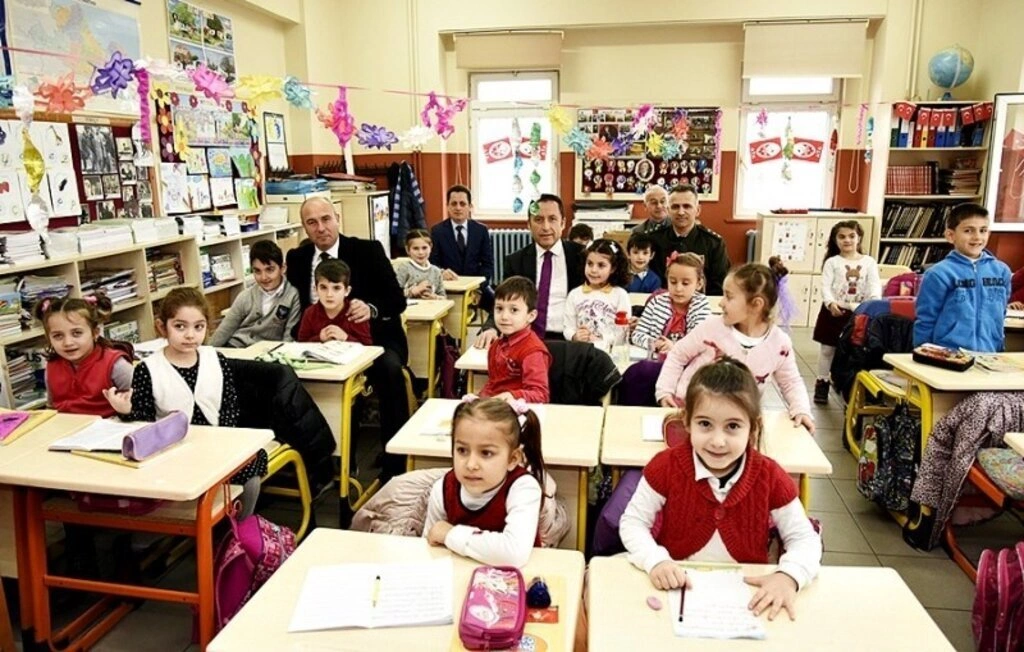 Başkan Hasan Togar öğrencilerin karne heyecanını paylaştı - Resim 3