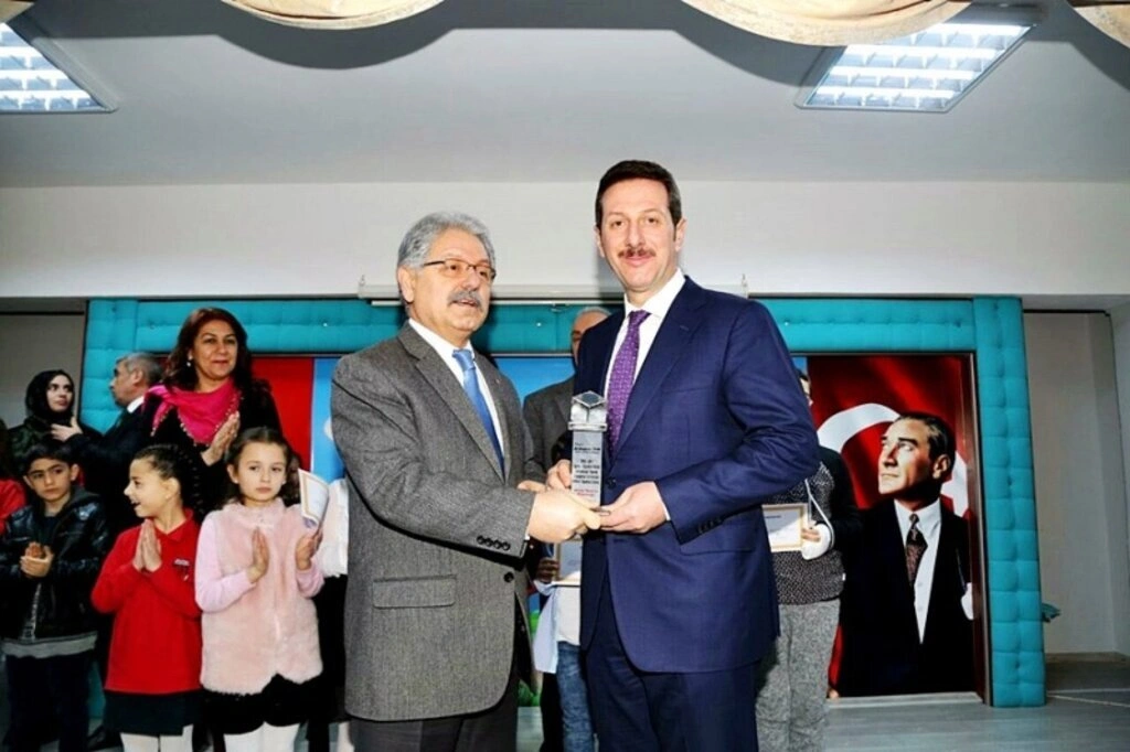 Başkan Erdoğan Tok miniklerle karne sevincini paylaştı - Resim 1