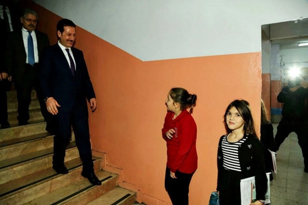 Başkan Erdoğan Tok miniklerle karne sevincini paylaştı - Resim 2