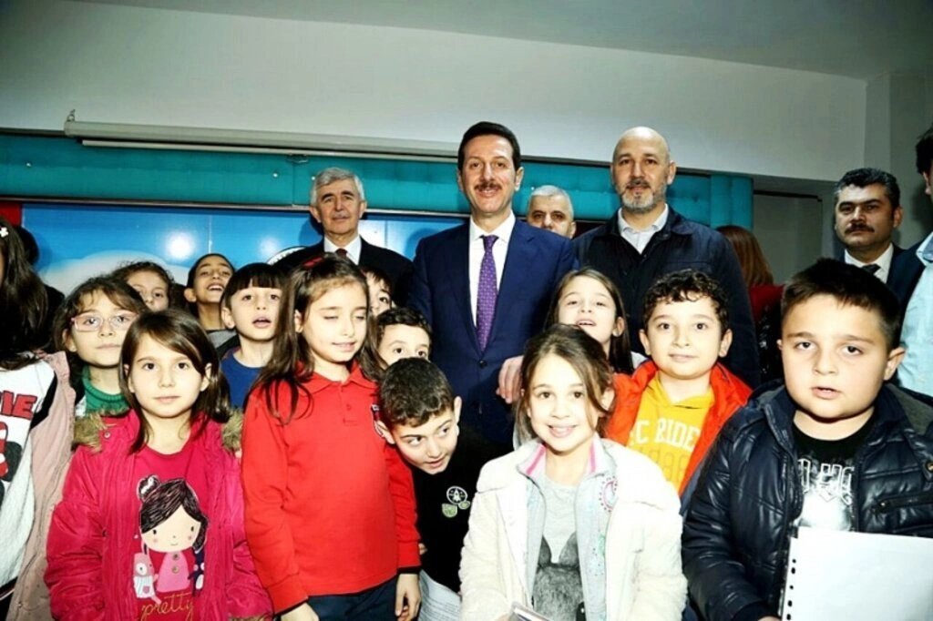 Başkan Erdoğan Tok miniklerle karne sevincini paylaştı - Resim 4