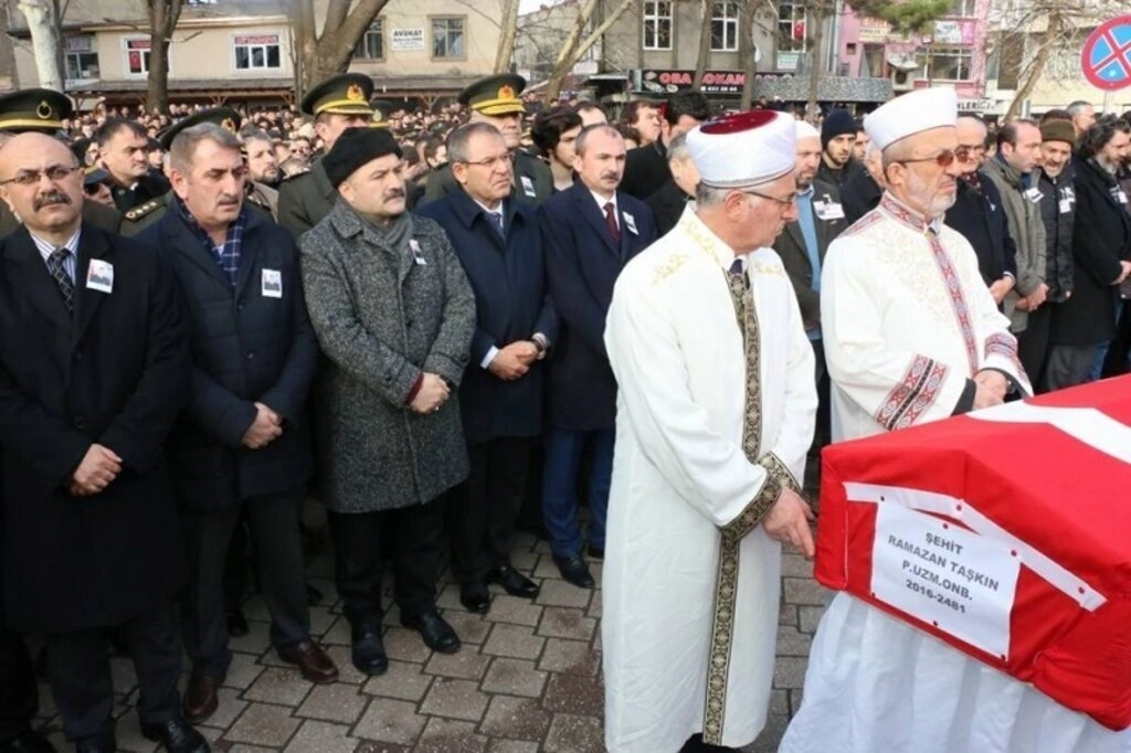 Şehit Ramazan Taşkın son yolculuğuna uğurlandı - Resim 4