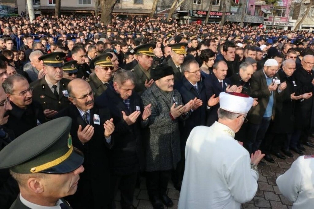 Şehit Ramazan Taşkın son yolculuğuna uğurlandı - Resim 9