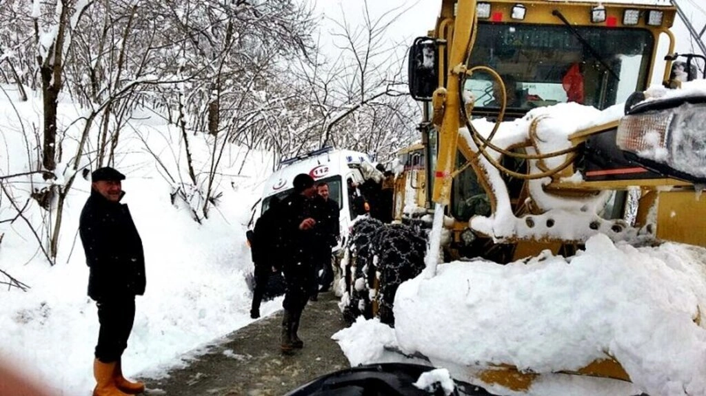 Samsun'da ekipler karla mücadele ediyor - Resim 1