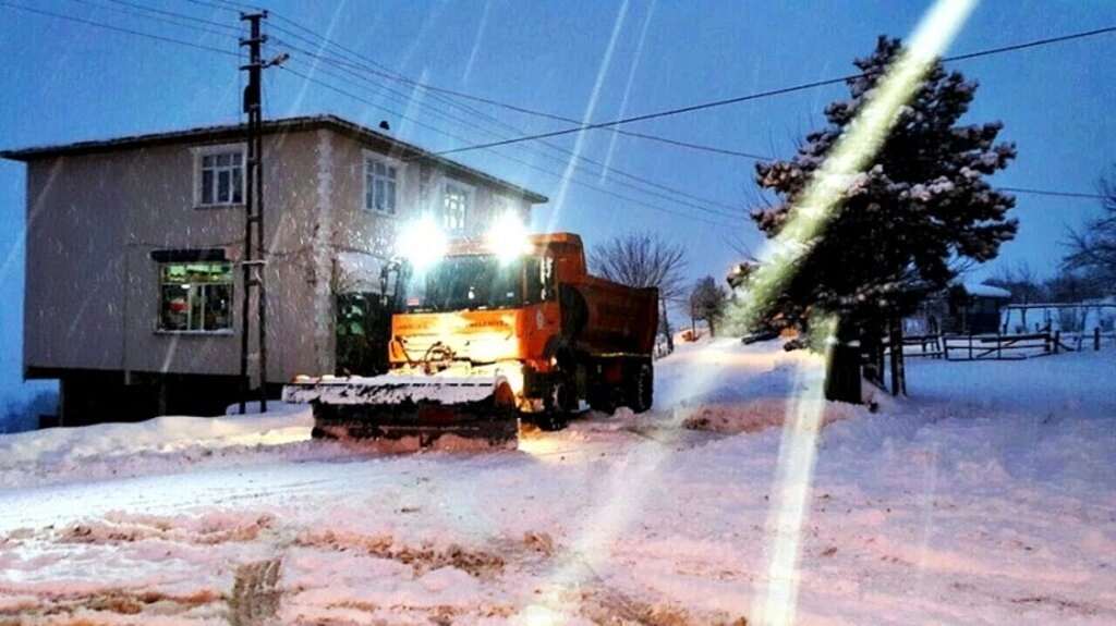 Samsun'da ekipler karla mücadele ediyor - Resim 5