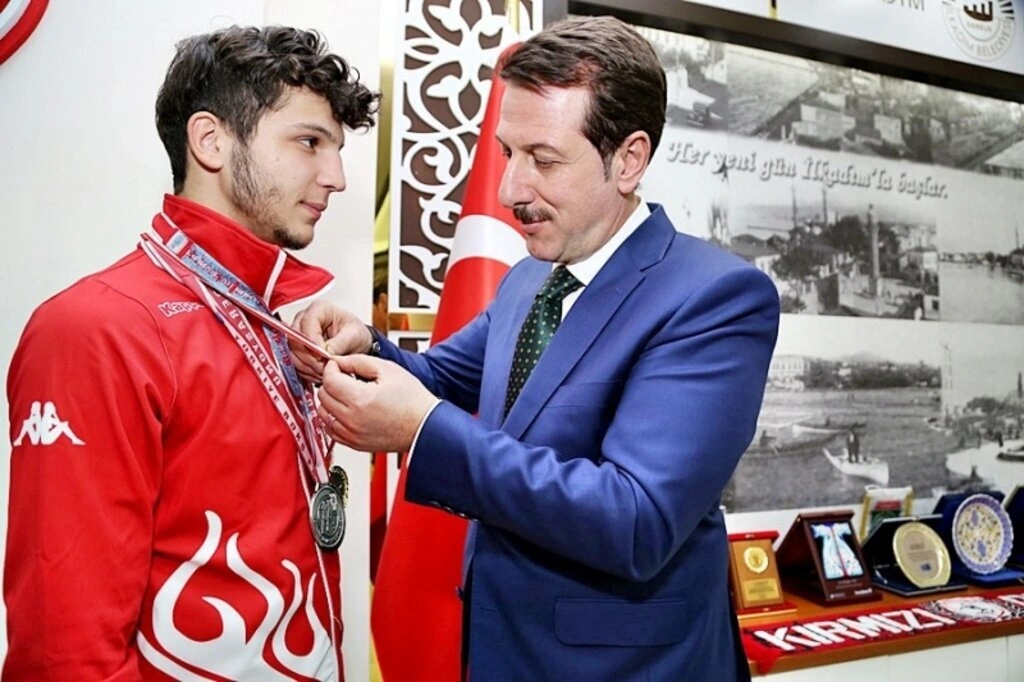 İlkadım'ın genç sporcuları yine gururlandırdı - Resim 4