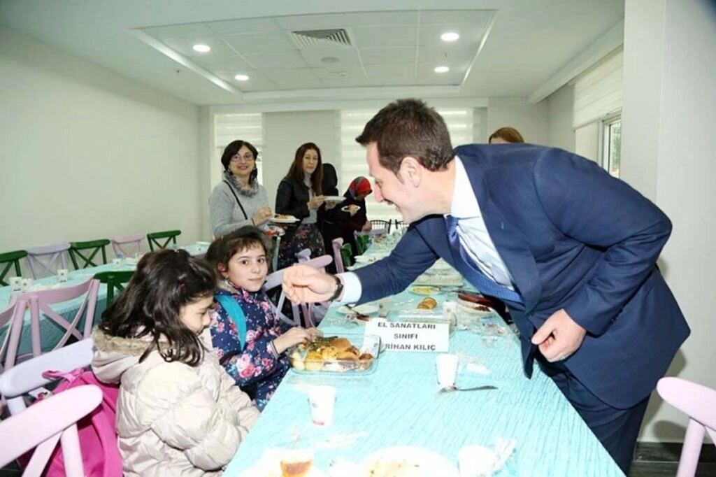 Başkan Tok, Derbahçe Sosyal Tesislerinde Bayan Kursiyerlerle bir araya geldi - Resim 4