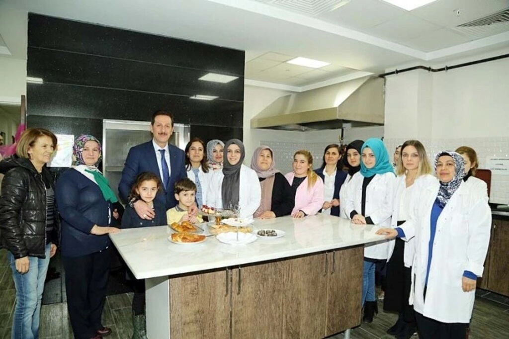 Başkan Tok, Derbahçe Sosyal Tesislerinde Bayan Kursiyerlerle bir araya geldi - Resim 6