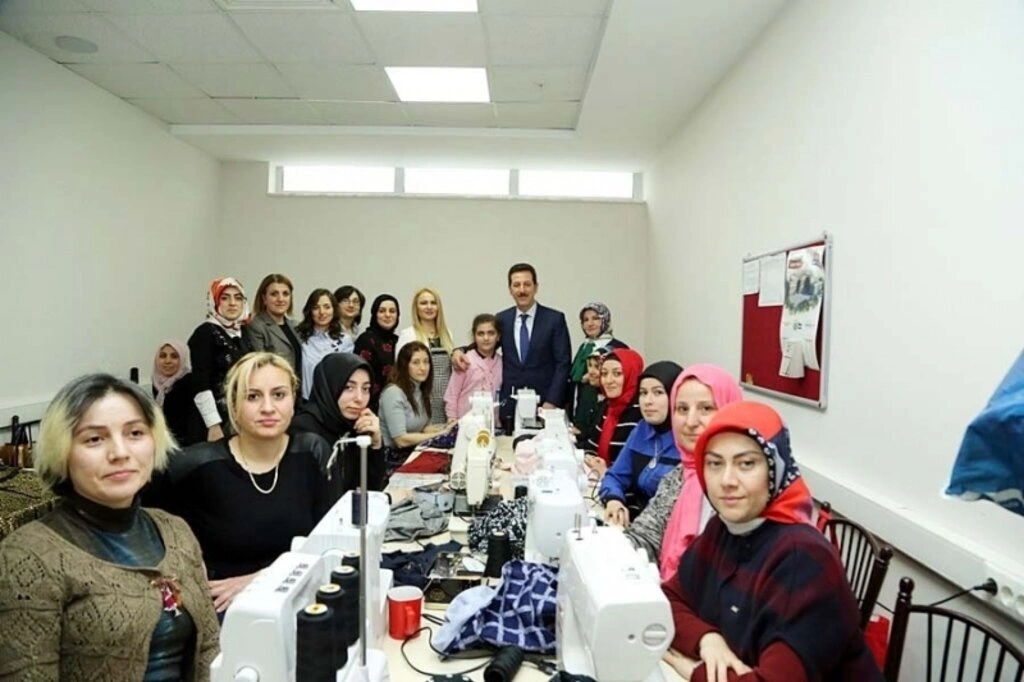 Başkan Tok, Derbahçe Sosyal Tesislerinde Bayan Kursiyerlerle bir araya geldi - Resim 7