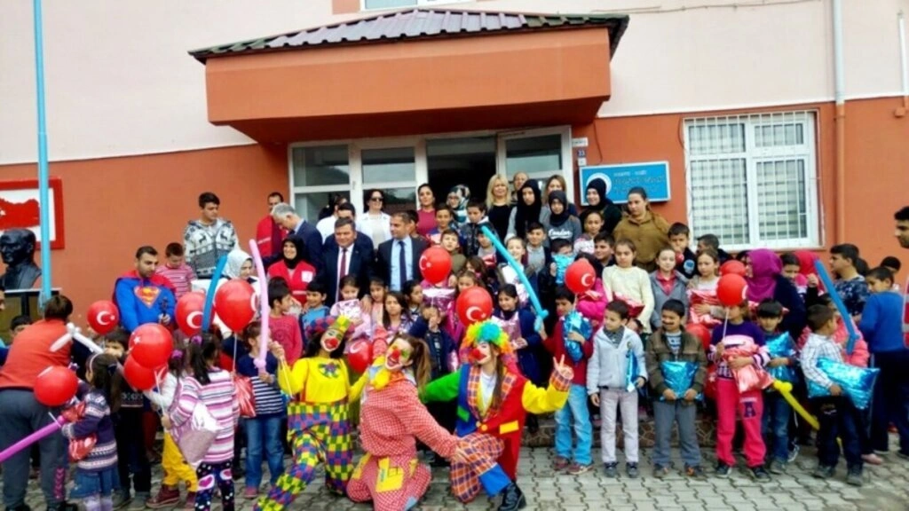 Canik Şubesi Türk Kızılayı'ndan Maarif Hareketi'ne destek  - Resim 2