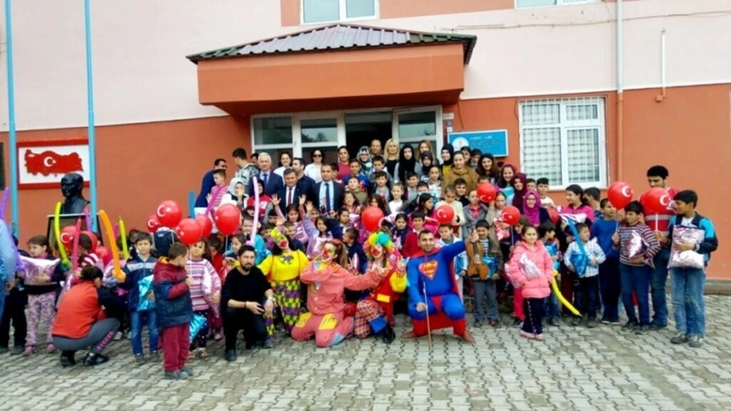 Canik Şubesi Türk Kızılayı'ndan Maarif Hareketi'ne destek  - Resim 3
