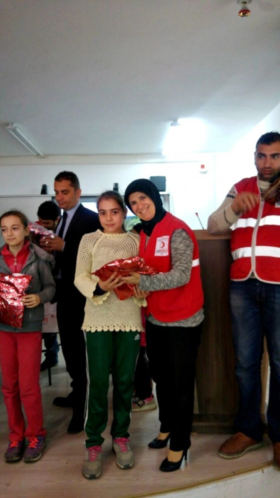 Canik Şubesi Türk Kızılayı'ndan Maarif Hareketi'ne destek  - Resim 8