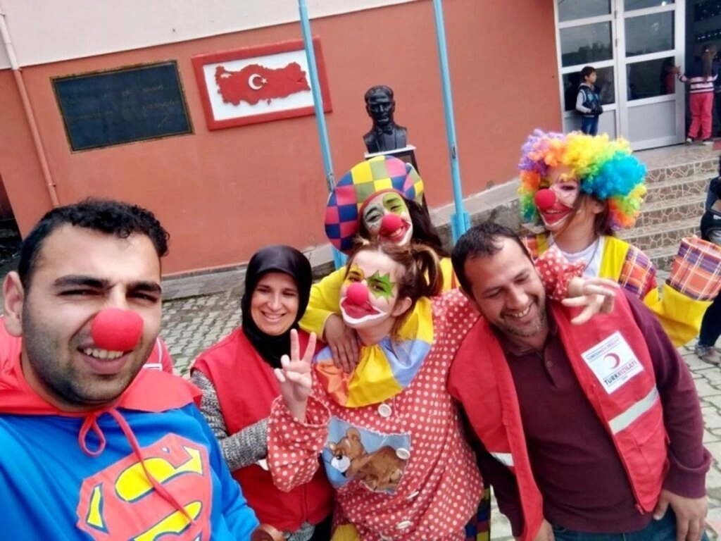 Canik Şubesi Türk Kızılayı'ndan Maarif Hareketi'ne destek  - Resim 9