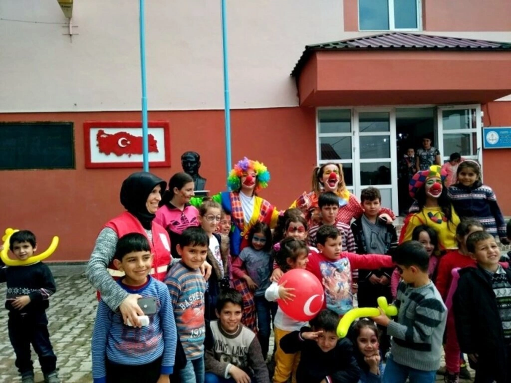 Canik Şubesi Türk Kızılayı'ndan Maarif Hareketi'ne destek  - Resim 10