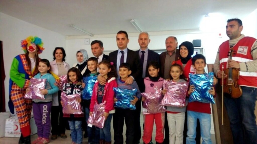 Canik Şubesi Türk Kızılayı'ndan Maarif Hareketi'ne destek  - Resim 11