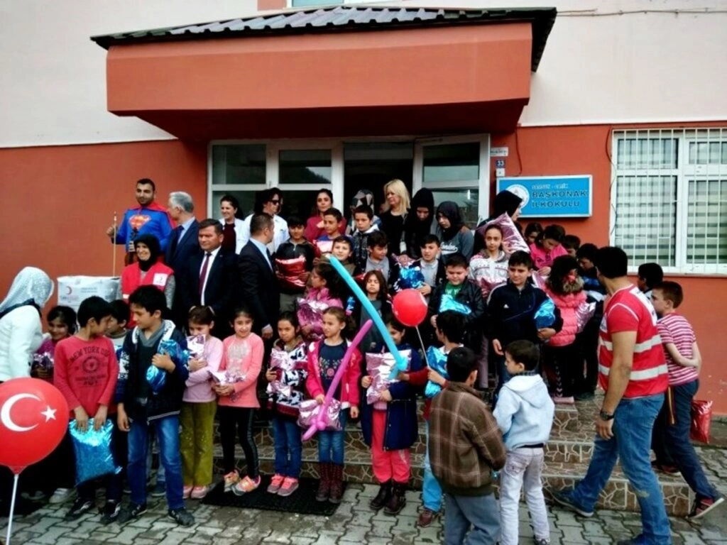 Canik Şubesi Türk Kızılayı'ndan Maarif Hareketi'ne destek  - Resim 12