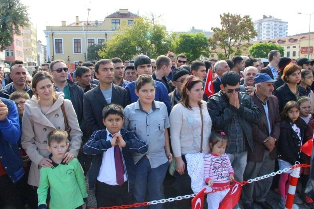 Samsun Cumhuriyet Meydanı'nda 29 Ekim Cumhuriyet Bayramı kutlama töreni fotoğrafları - Resim 1