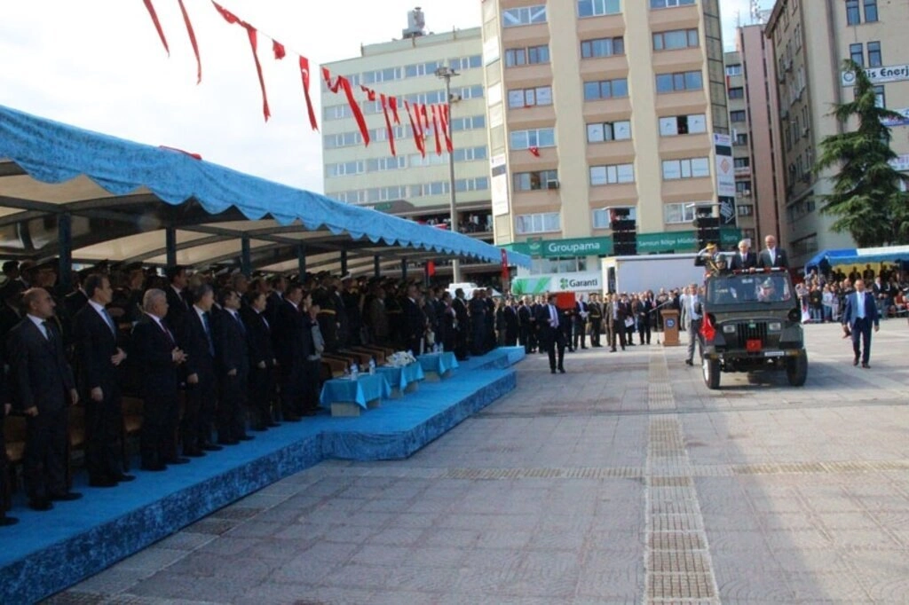Samsun Cumhuriyet Meydanı'nda 29 Ekim Cumhuriyet Bayramı kutlama töreni fotoğrafları - Resim 2