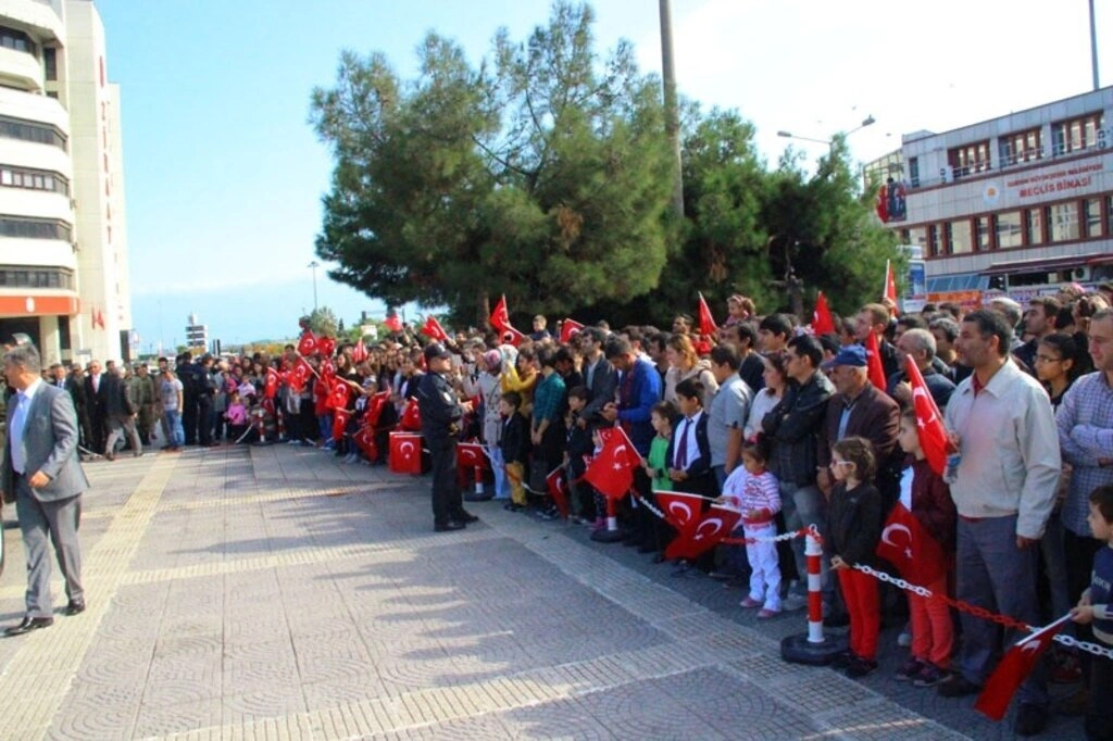 Samsun Cumhuriyet Meydanı'nda 29 Ekim Cumhuriyet Bayramı kutlama töreni fotoğrafları - Resim 3