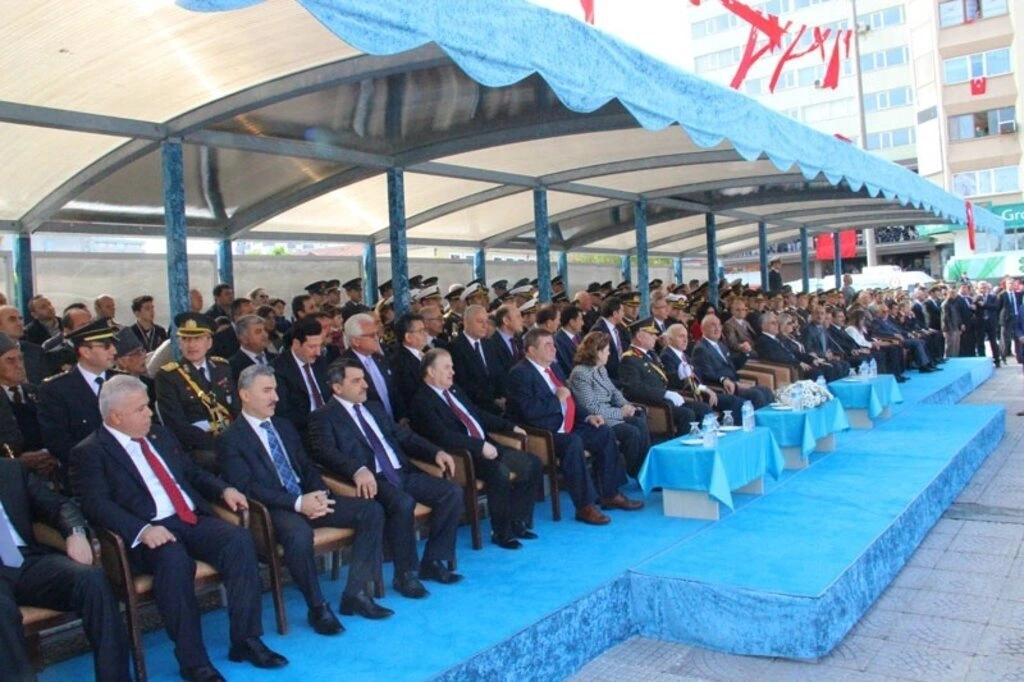 Samsun Cumhuriyet Meydanı'nda 29 Ekim Cumhuriyet Bayramı kutlama töreni fotoğrafları - Resim 4