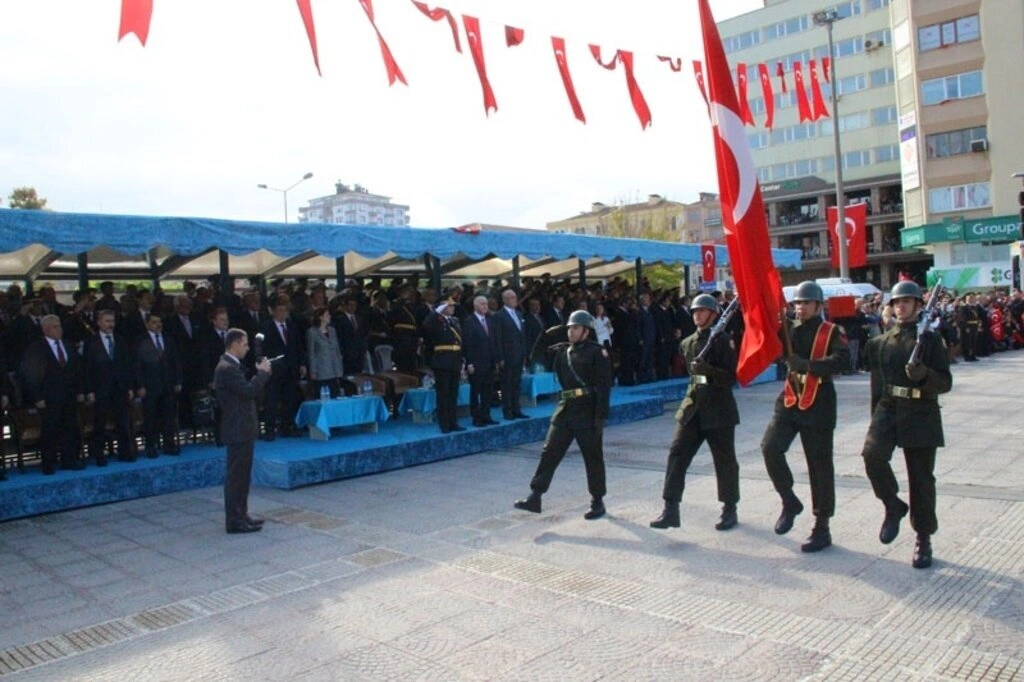 Samsun Cumhuriyet Meydanı'nda 29 Ekim Cumhuriyet Bayramı kutlama töreni fotoğrafları - Resim 8