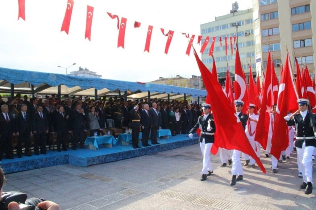 Samsun Cumhuriyet Meydanı'nda 29 Ekim Cumhuriyet Bayramı kutlama töreni fotoğrafları - Resim 10