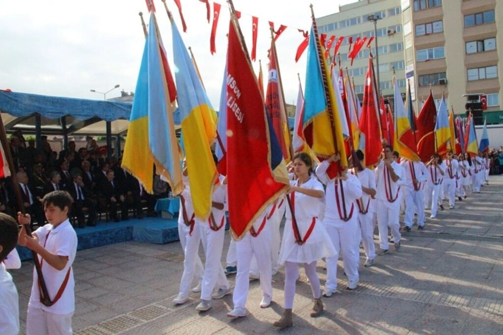Samsun Cumhuriyet Meydanı'nda 29 Ekim Cumhuriyet Bayramı kutlama töreni fotoğrafları - Resim 12