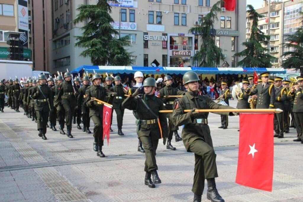 Samsun Cumhuriyet Meydanı'nda 29 Ekim Cumhuriyet Bayramı kutlama töreni fotoğrafları - Resim 13