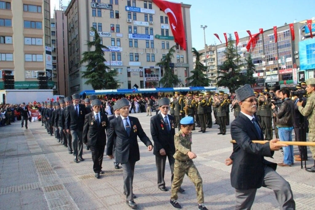 Samsun Cumhuriyet Meydanı'nda 29 Ekim Cumhuriyet Bayramı kutlama töreni fotoğrafları - Resim 14