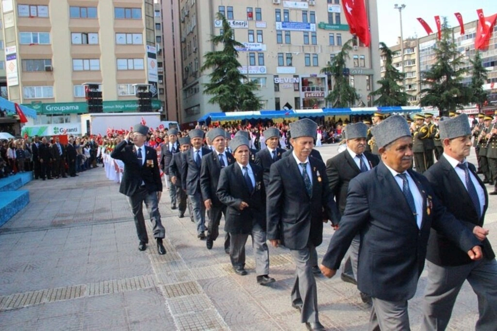 Samsun Cumhuriyet Meydanı'nda 29 Ekim Cumhuriyet Bayramı kutlama töreni fotoğrafları - Resim 15